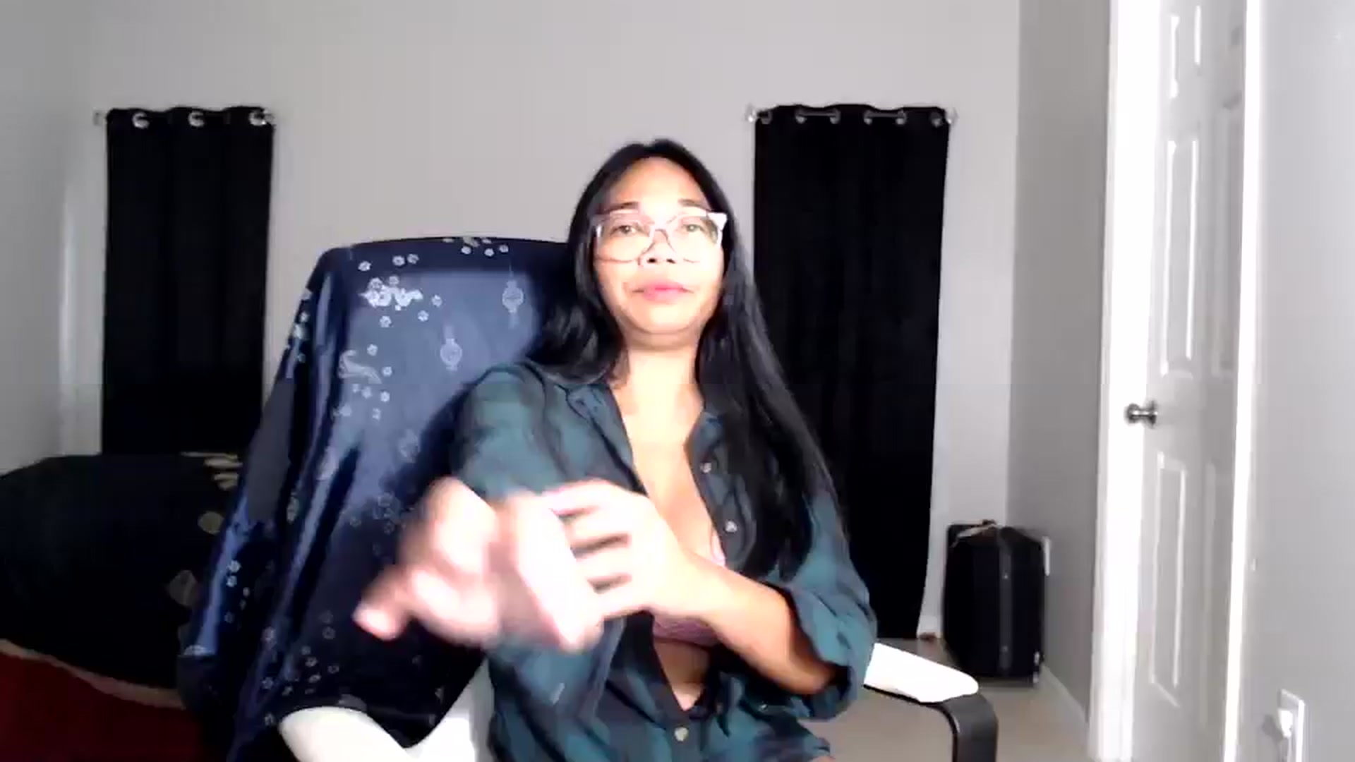 Gallery image thumbnail from Littlekai2025's myfreecams stream on, 06/08/2025, 24:01 image 6 of 20