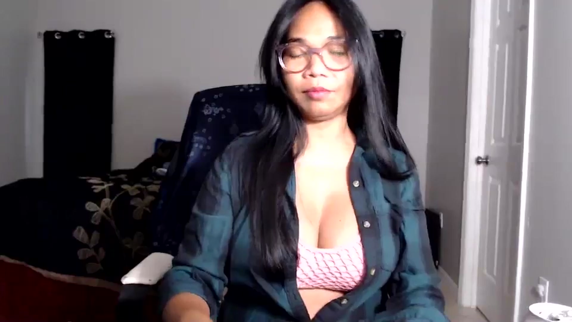 Gallery image thumbnail from Littlekai2025's myfreecams stream on, 06/08/2025, 24:01 image 16 of 20
