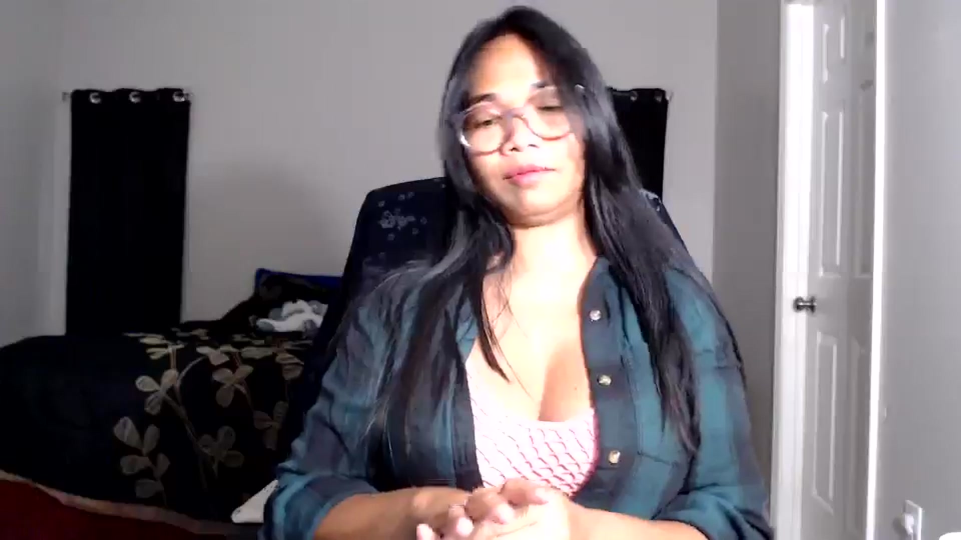 Gallery image thumbnail from Littlekai2025's myfreecams stream on, 06/08/2025, 01:03 image 4 of 20