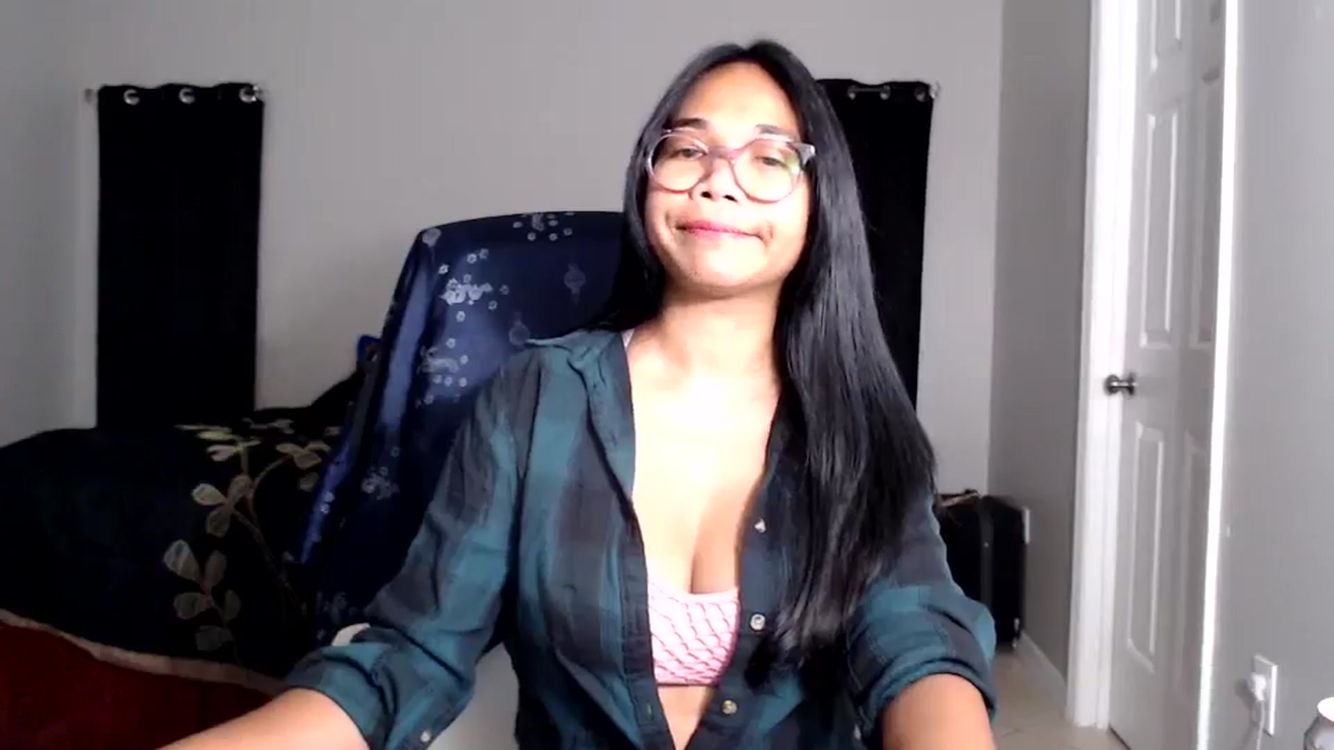 Gallery image thumbnail from Littlekai2025's myfreecams stream on, 06/08/2025, 01:03 image 17 of 20