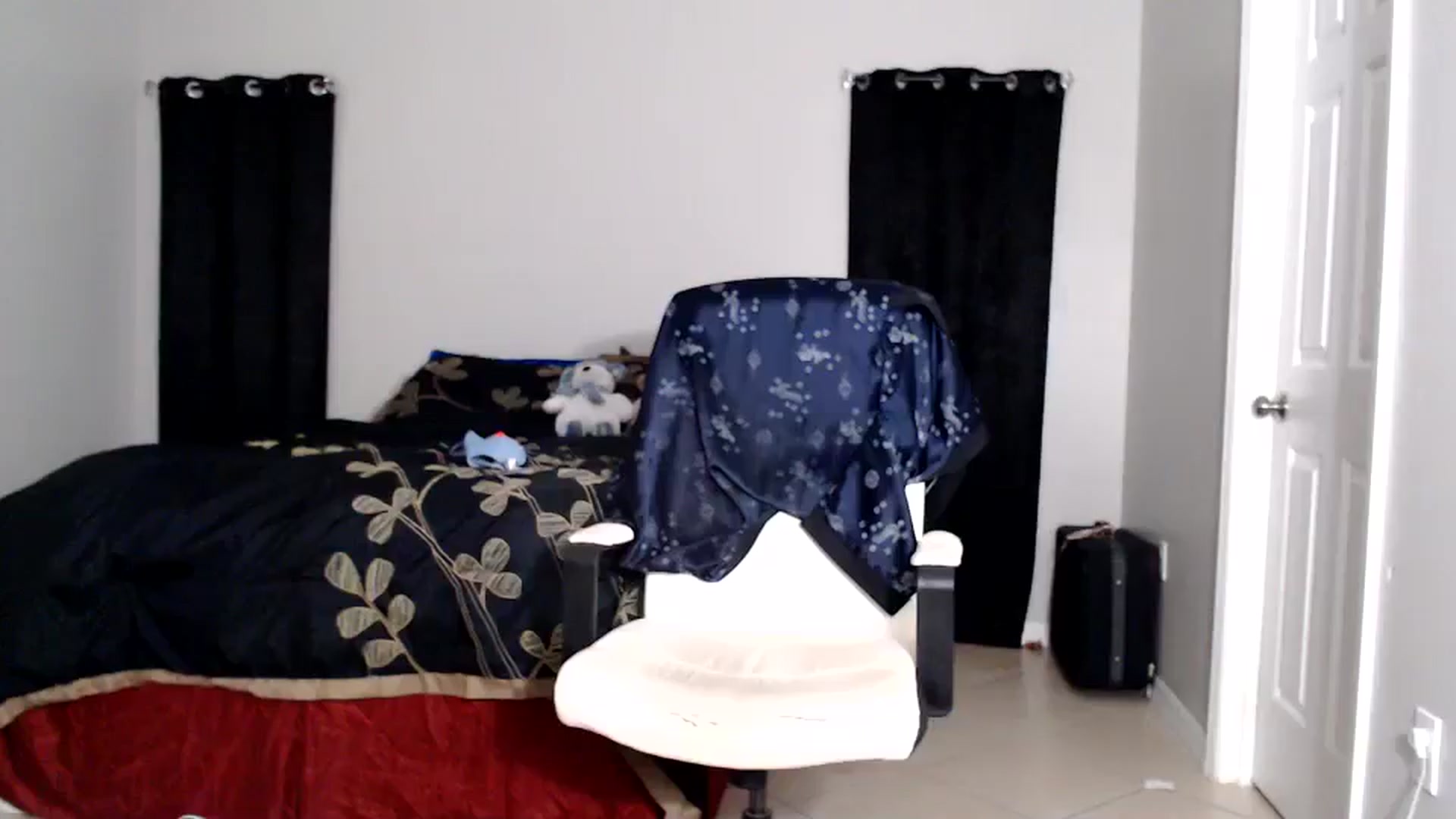 Gallery image thumbnail from Littlekai2025's myfreecams stream on, 06/09/2025, 02:05 image 15 of 20