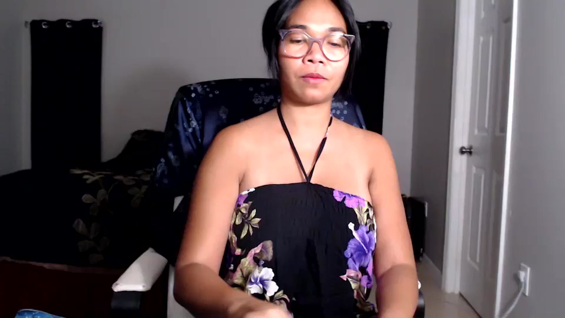 Gallery image thumbnail from Littlekai2025's myfreecams stream on, 06/11/2025, 02:00 image 11 of 20