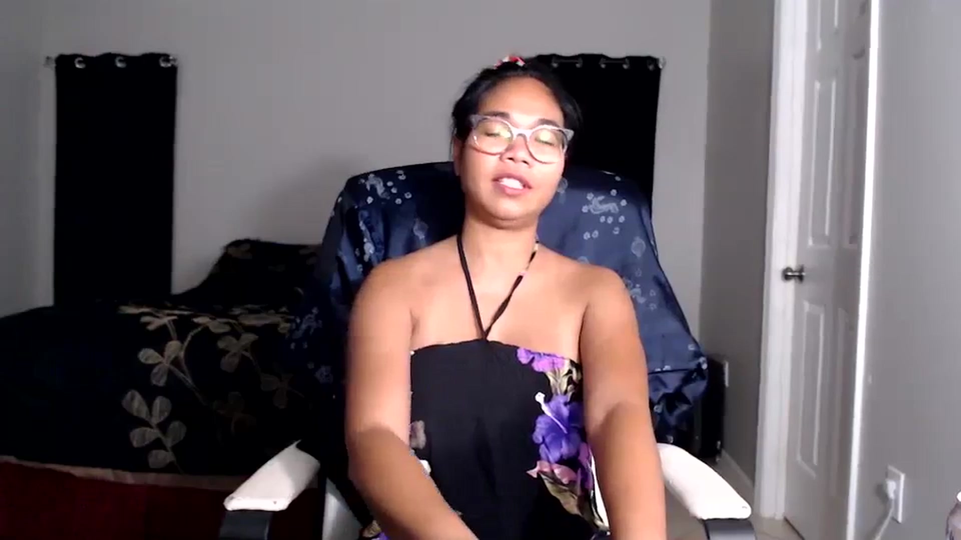 Gallery image thumbnail from Littlekai2025's myfreecams stream on, 06/11/2025, 05:02 image 4 of 20