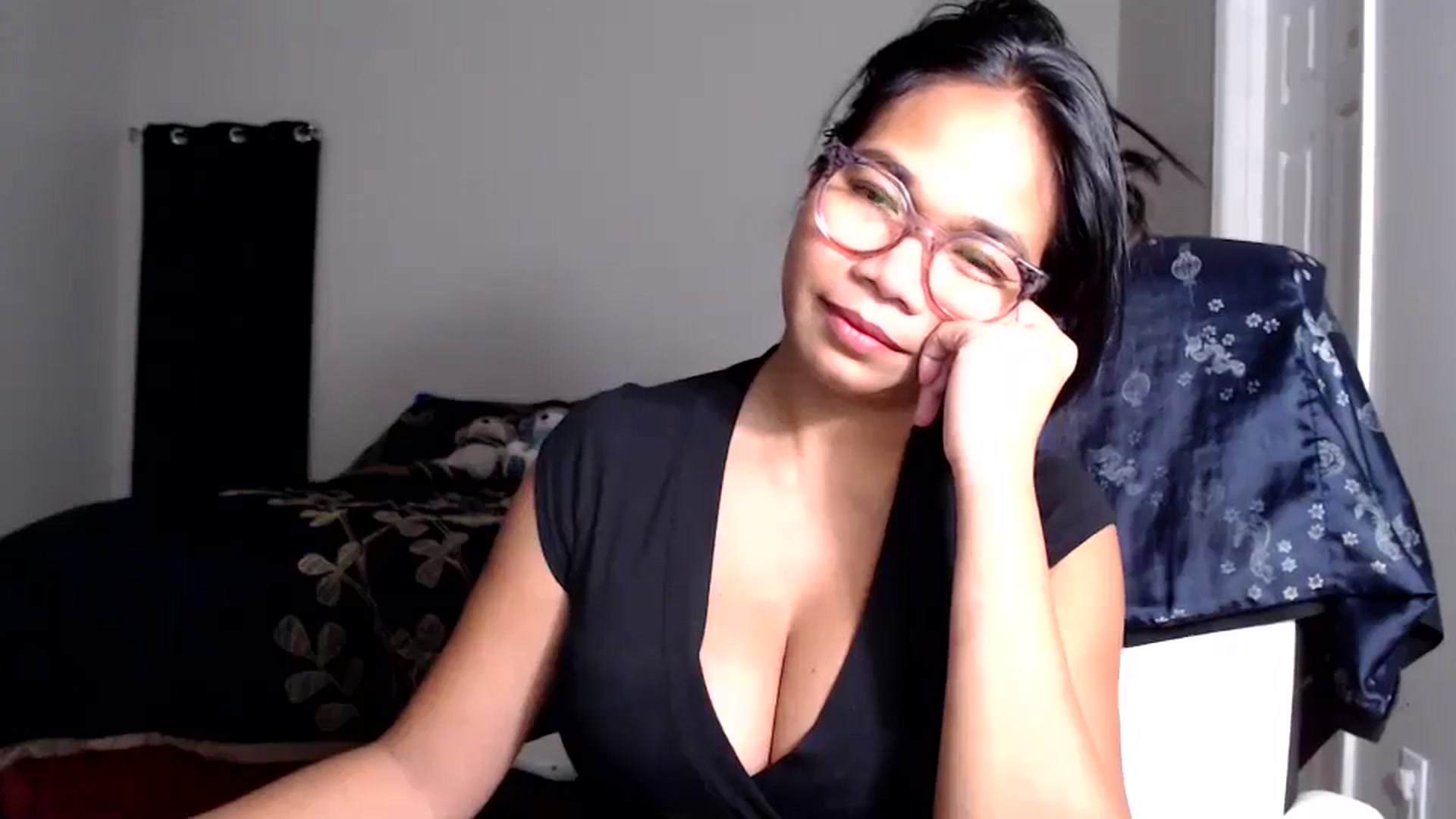 Gallery image thumbnail from Littlekai2025's myfreecams stream on, 06/13/2025, 04:17 image 16 of 20