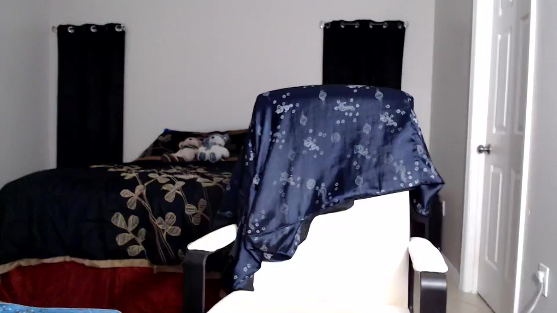 Gallery image thumbnail from Littlekai2025's myfreecams stream on, 06/13/2025, 04:17 image 7 of 20