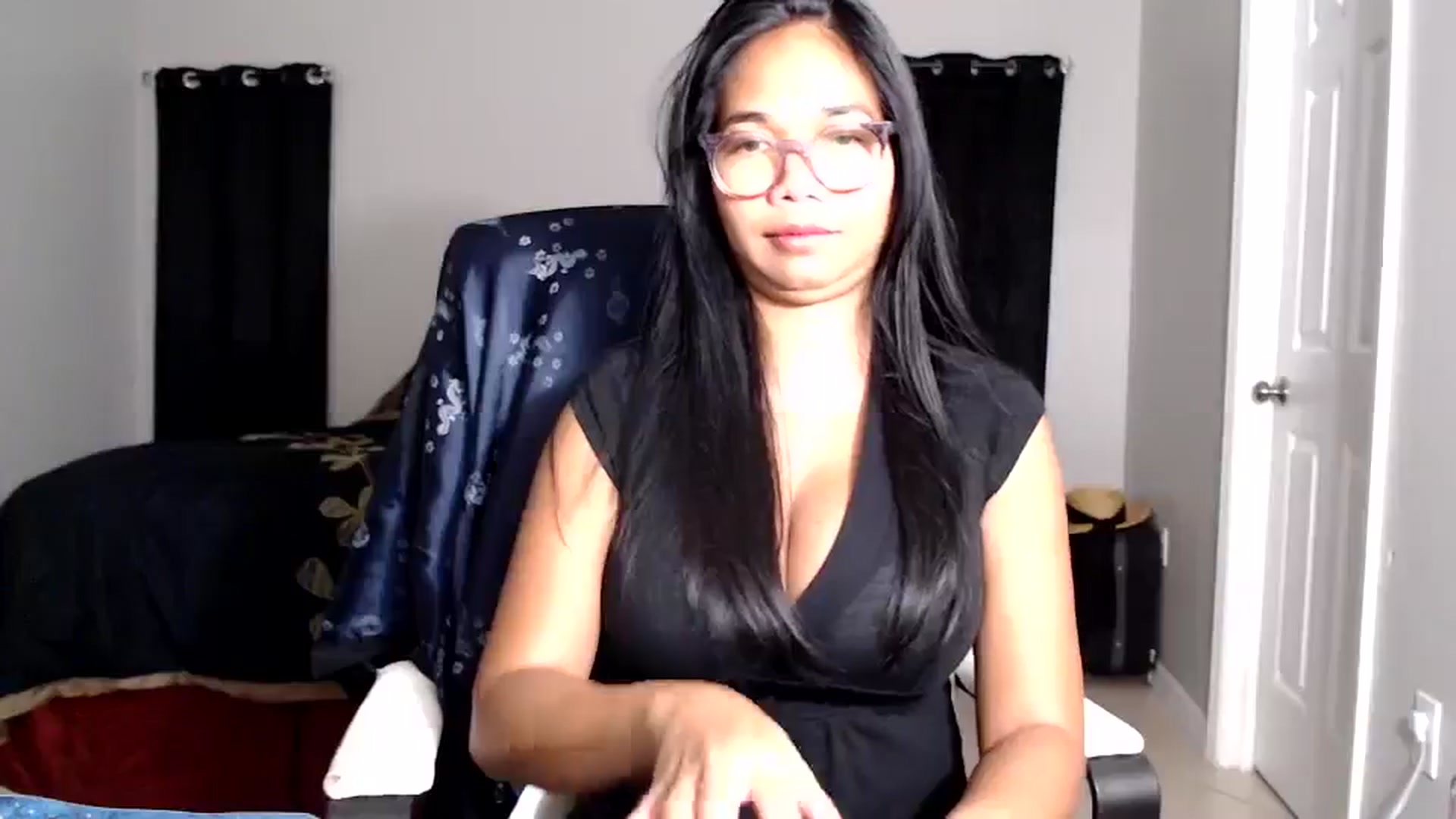 Gallery image thumbnail from Littlekai2025's myfreecams stream on, 06/13/2025, 04:17 image 3 of 20