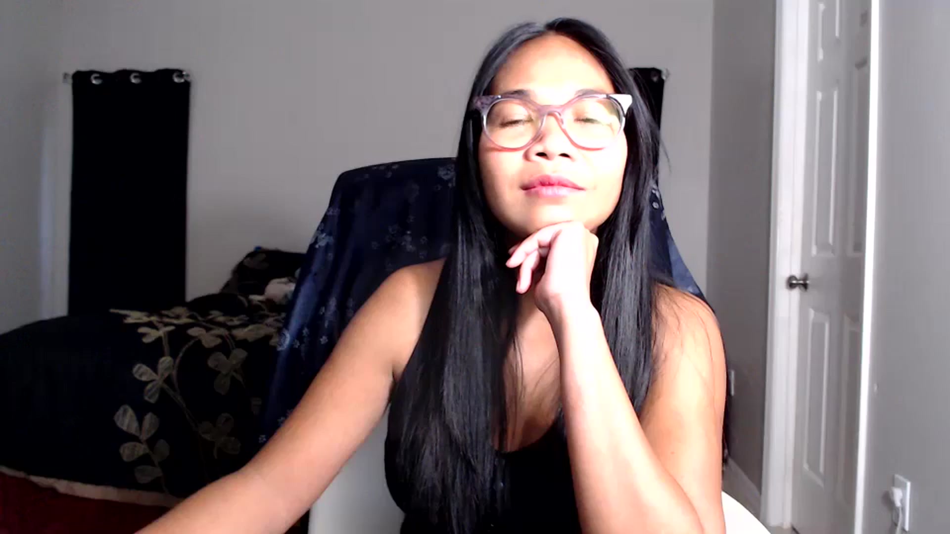 Gallery image thumbnail from Littlekai2025's myfreecams stream on, 06/18/2025, 24:51 image 10 of 20