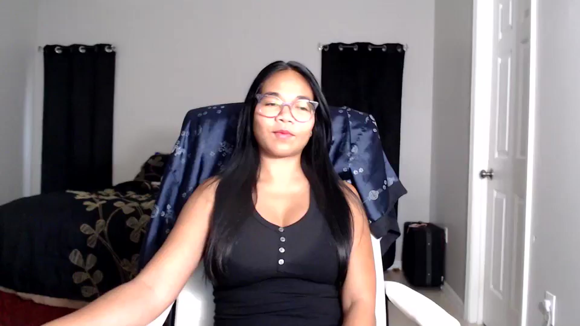 Gallery image thumbnail from Littlekai2025's myfreecams stream on, 06/18/2025, 24:51 image 3 of 20