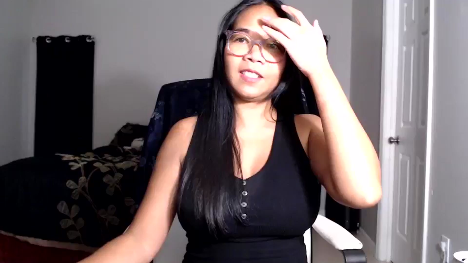 Gallery image thumbnail from Littlekai2025's myfreecams stream on, 06/18/2025, 24:51 image 14 of 20