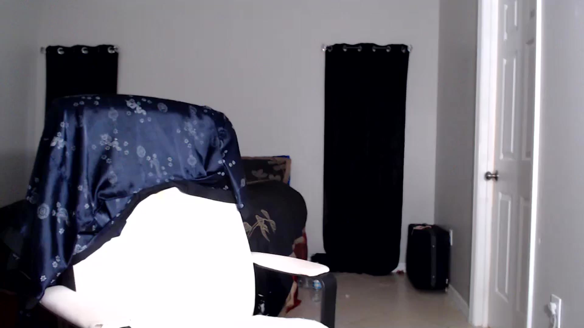 Gallery image thumbnail from Littlekai2025's myfreecams stream on, 06/18/2025, 24:51 image 16 of 20