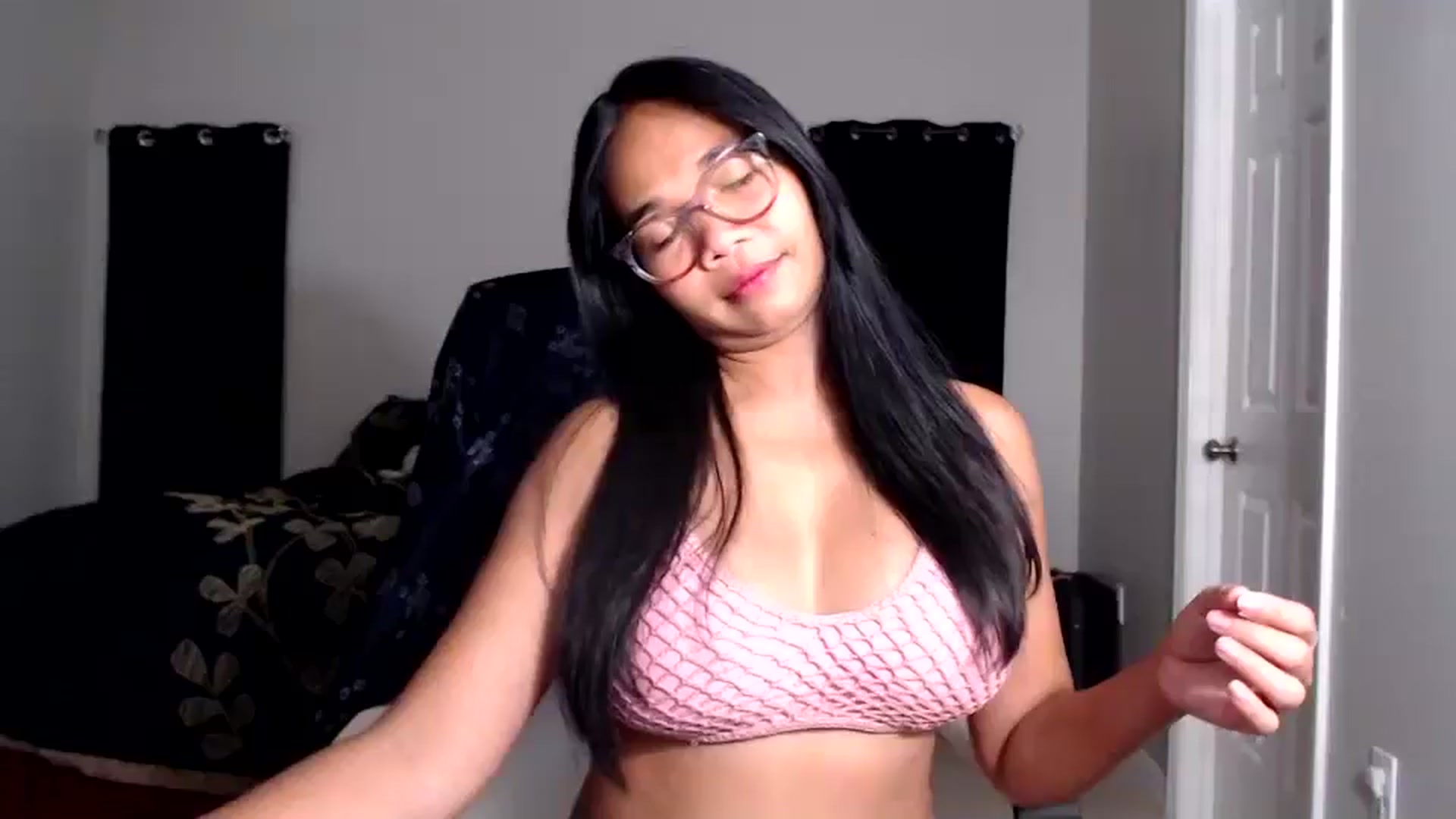 Gallery image thumbnail from Littlekai2025's myfreecams stream on, 06/18/2025, 03:53 image 1 of 20