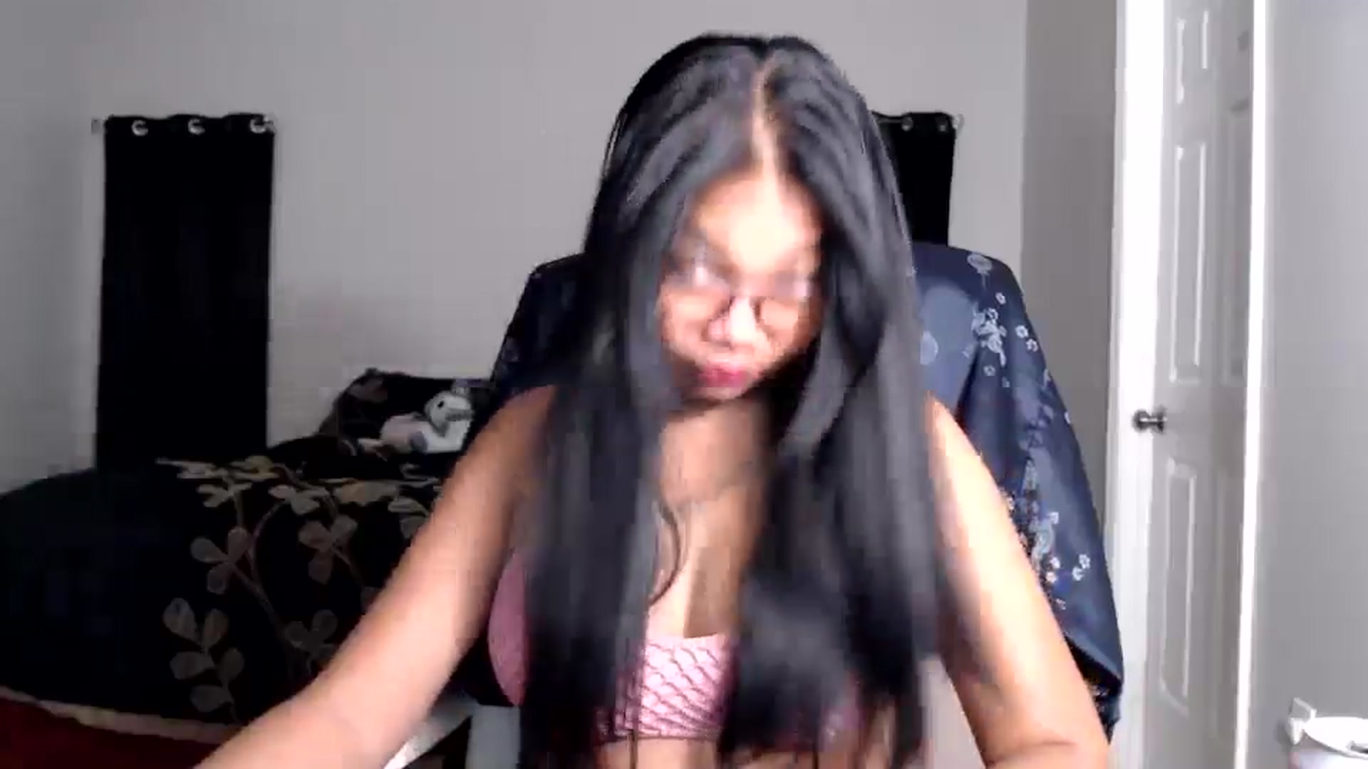 Gallery image thumbnail from Littlekai2025's myfreecams stream on, 06/18/2025, 03:53 image 5 of 20