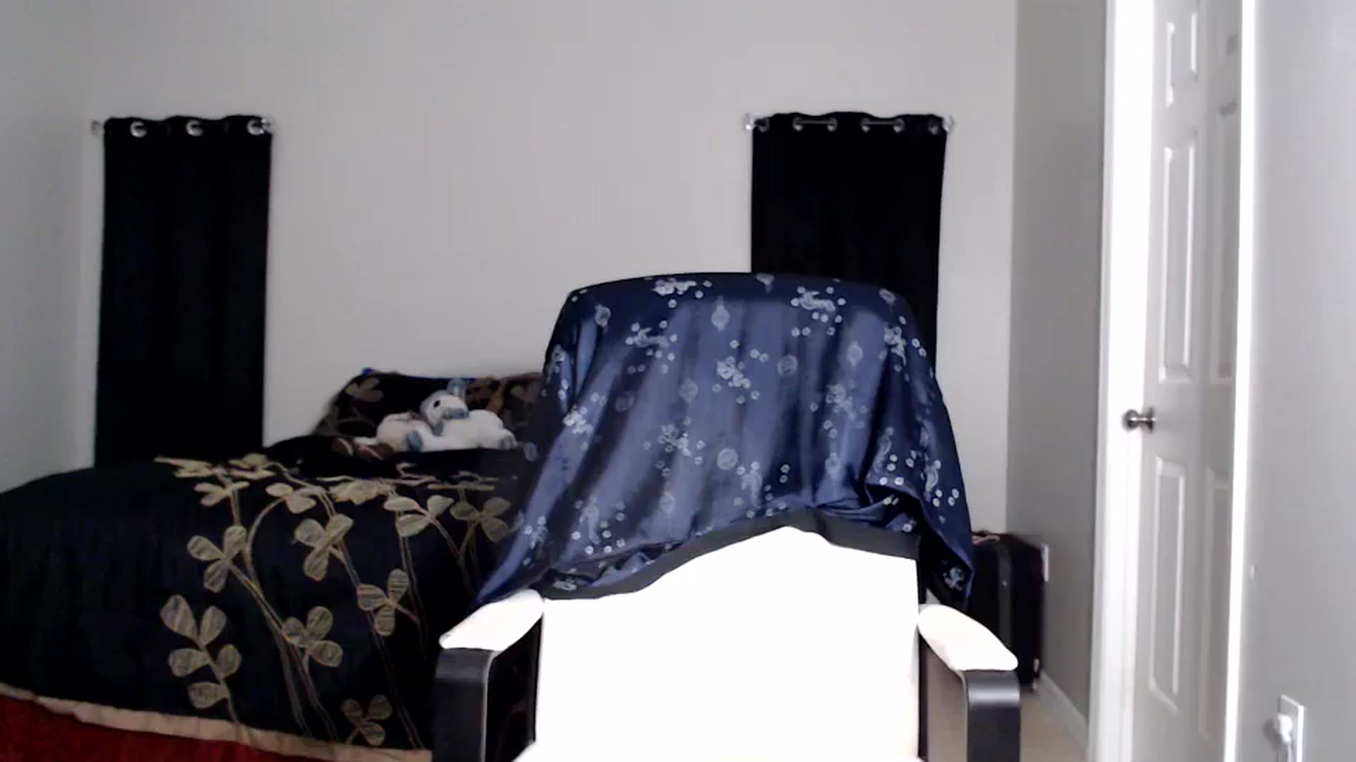 Gallery image thumbnail from Littlekai2025's myfreecams stream on, 06/18/2025, 03:53 image 4 of 20