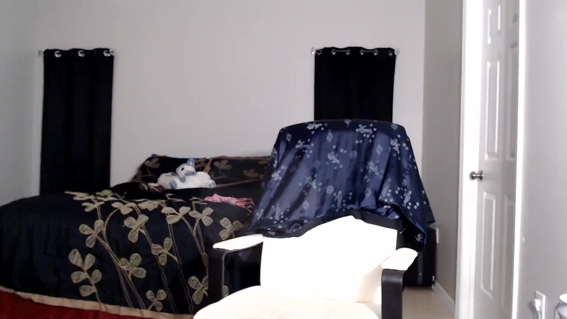Gallery image thumbnail from Littlekai2025's myfreecams stream on, 06/18/2025, 03:53 image 8 of 20