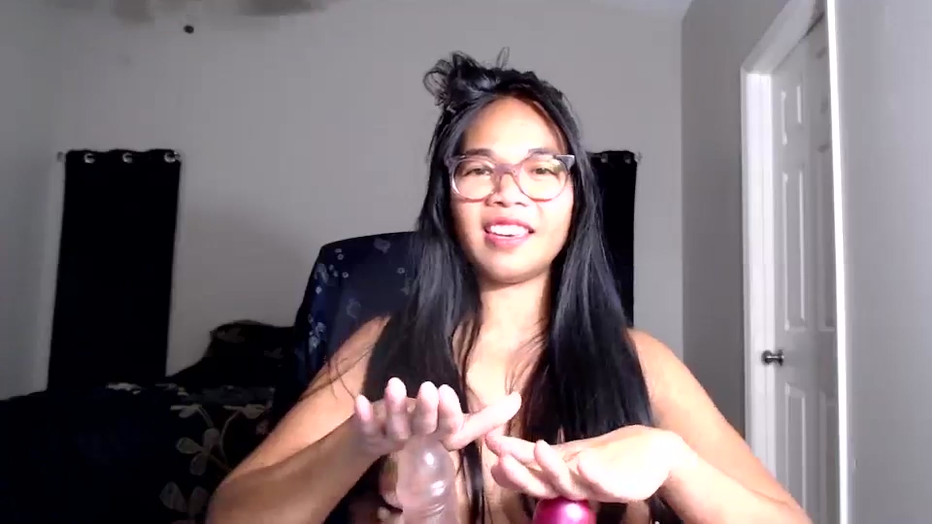 Gallery image thumbnail from Littlekai2025's myfreecams stream on, 06/19/2025, 04:12 image 7 of 20