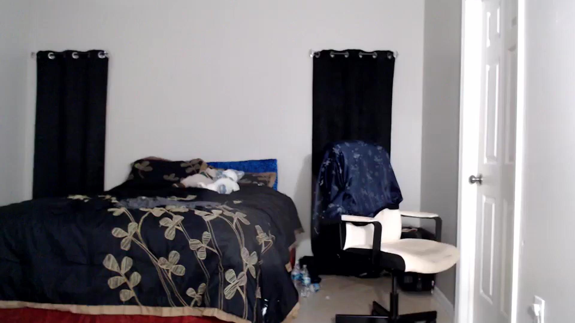 Gallery image thumbnail from Littlekai2025's myfreecams stream on, 06/19/2025, 04:12 image 6 of 20