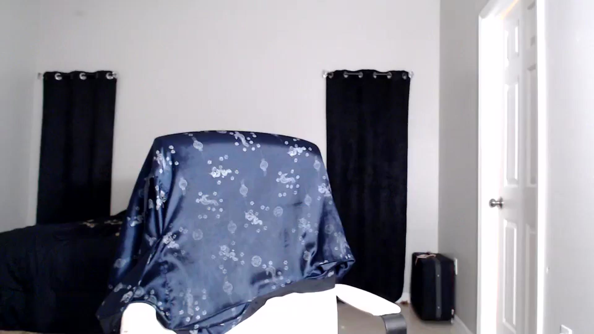 Gallery image thumbnail from Littlekai2025's myfreecams stream on, 06/19/2025, 04:12 image 15 of 20