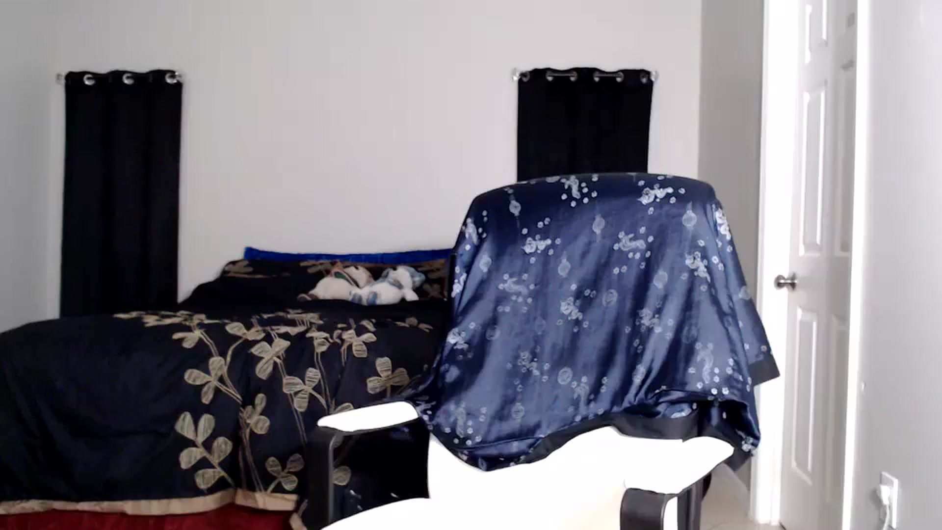 Gallery image thumbnail from Littlekai2025's myfreecams stream on, 06/20/2025, 04:19 image 16 of 20