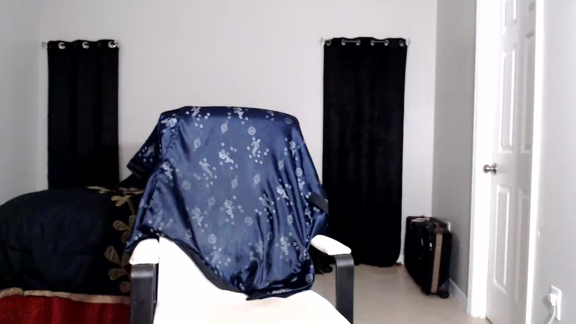 Gallery image thumbnail from Littlekai2025's myfreecams stream on, 06/26/2025, 03:26 image 15 of 20