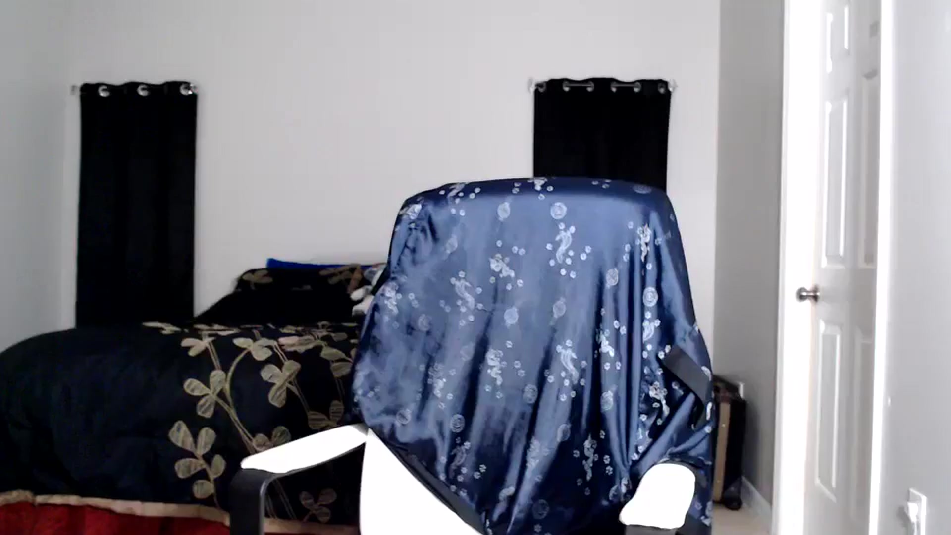 Gallery image thumbnail from Littlekai2025's myfreecams stream on, 06/26/2025, 03:26 image 10 of 20