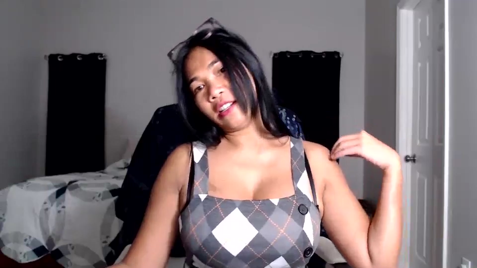 Gallery image thumbnail from Littlekai2025's myfreecams stream on, 06/28/2025, 03:11 image 7 of 20