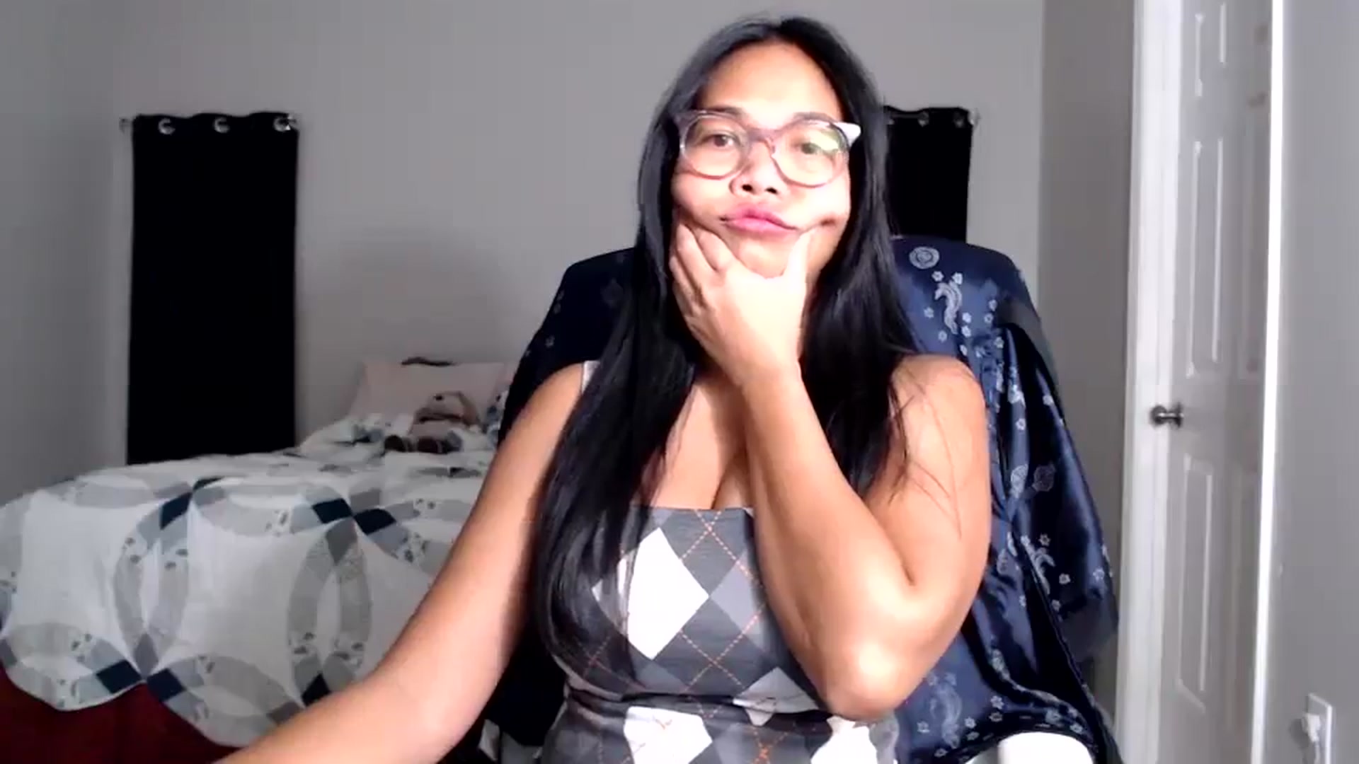 Gallery image thumbnail from Littlekai2025's myfreecams stream on, 06/28/2025, 03:11 image 15 of 20