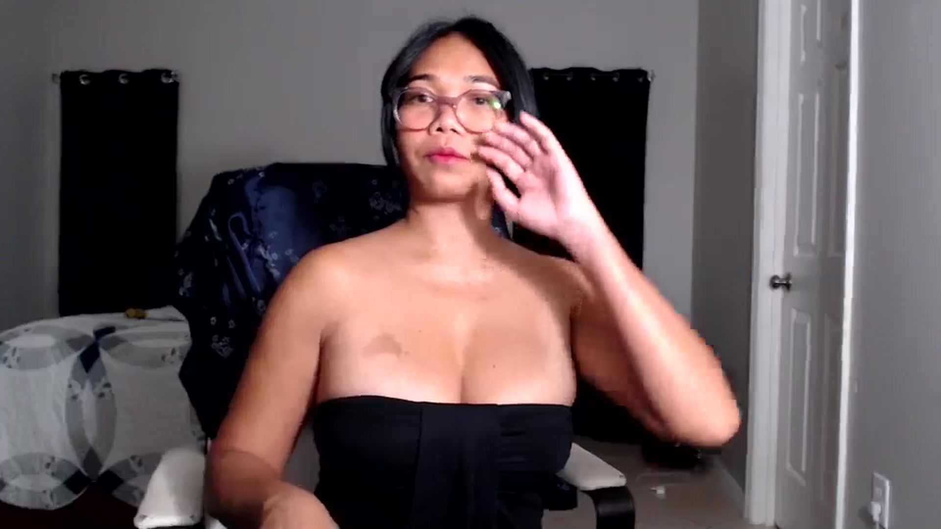 Gallery image thumbnail from Littlekai2025's myfreecams stream on, 07/02/2025, 02:30 image 19 of 20