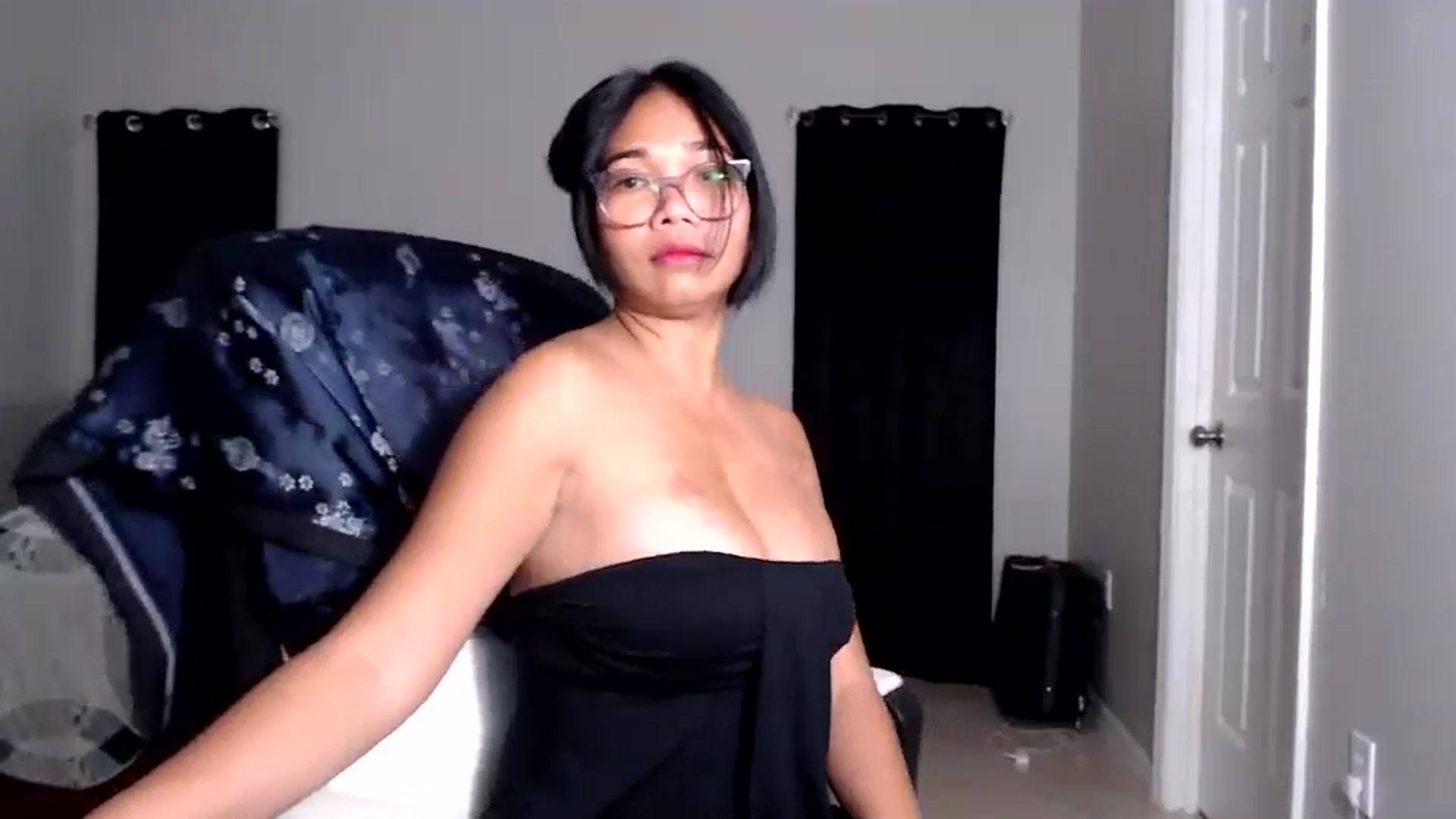 Gallery image thumbnail from Littlekai2025's myfreecams stream on, 07/02/2025, 02:30 image 11 of 20