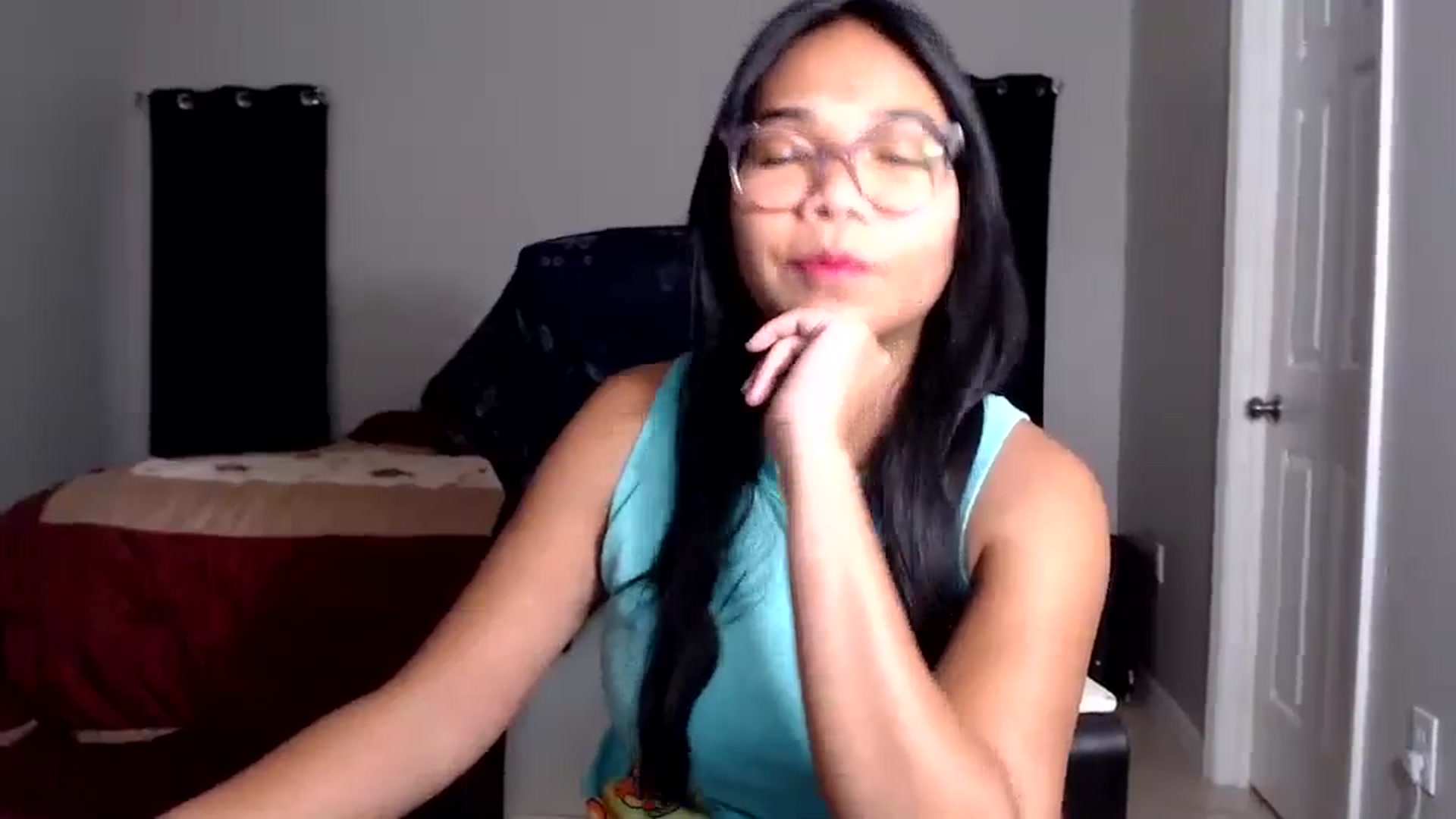 Gallery image thumbnail from Littlekai2025's myfreecams stream on, 07/03/2025, 24:00 image 17 of 20