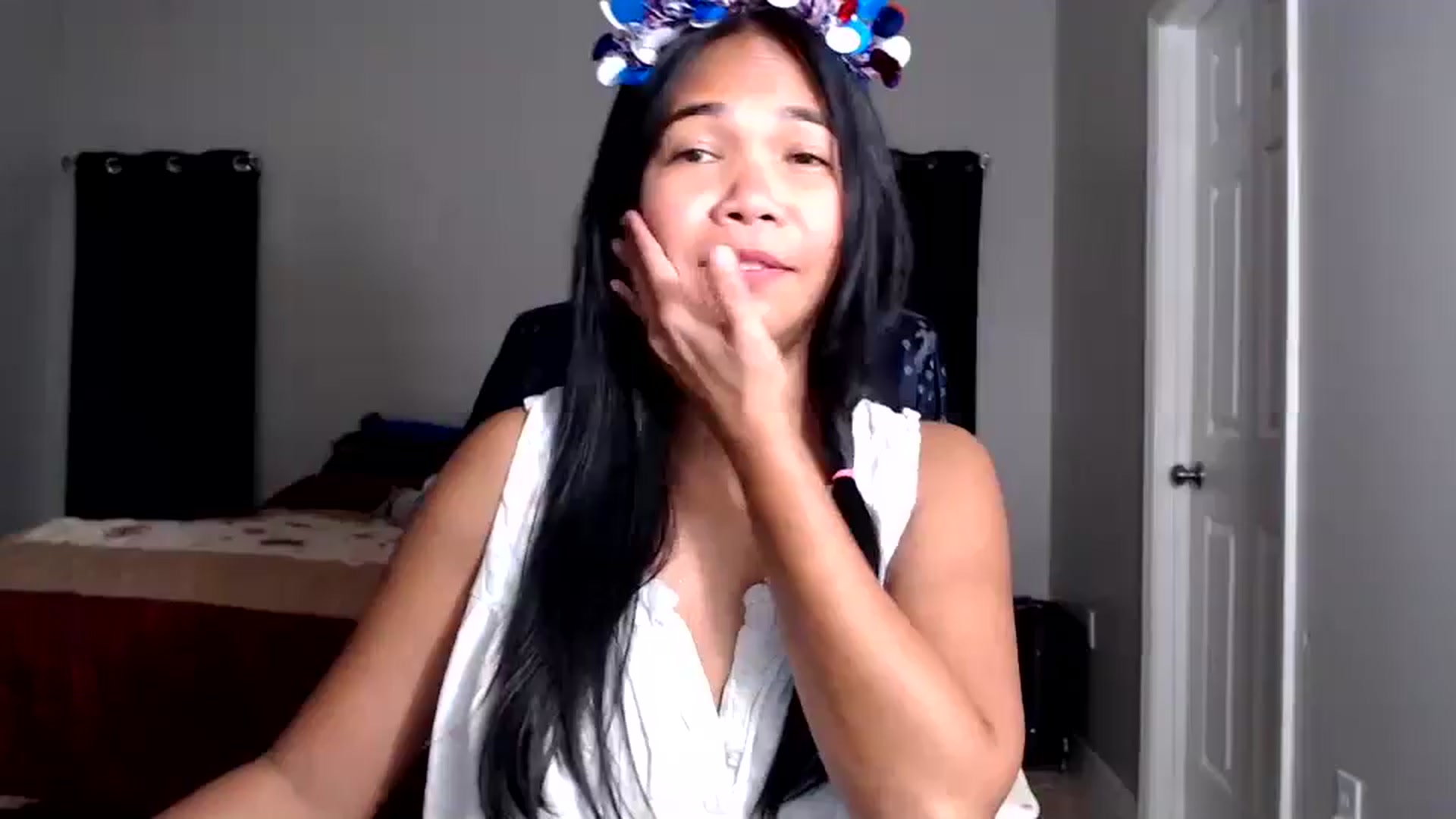 Gallery image thumbnail from Littlekai2025's myfreecams stream on, 07/05/2025, 24:28 image 14 of 20