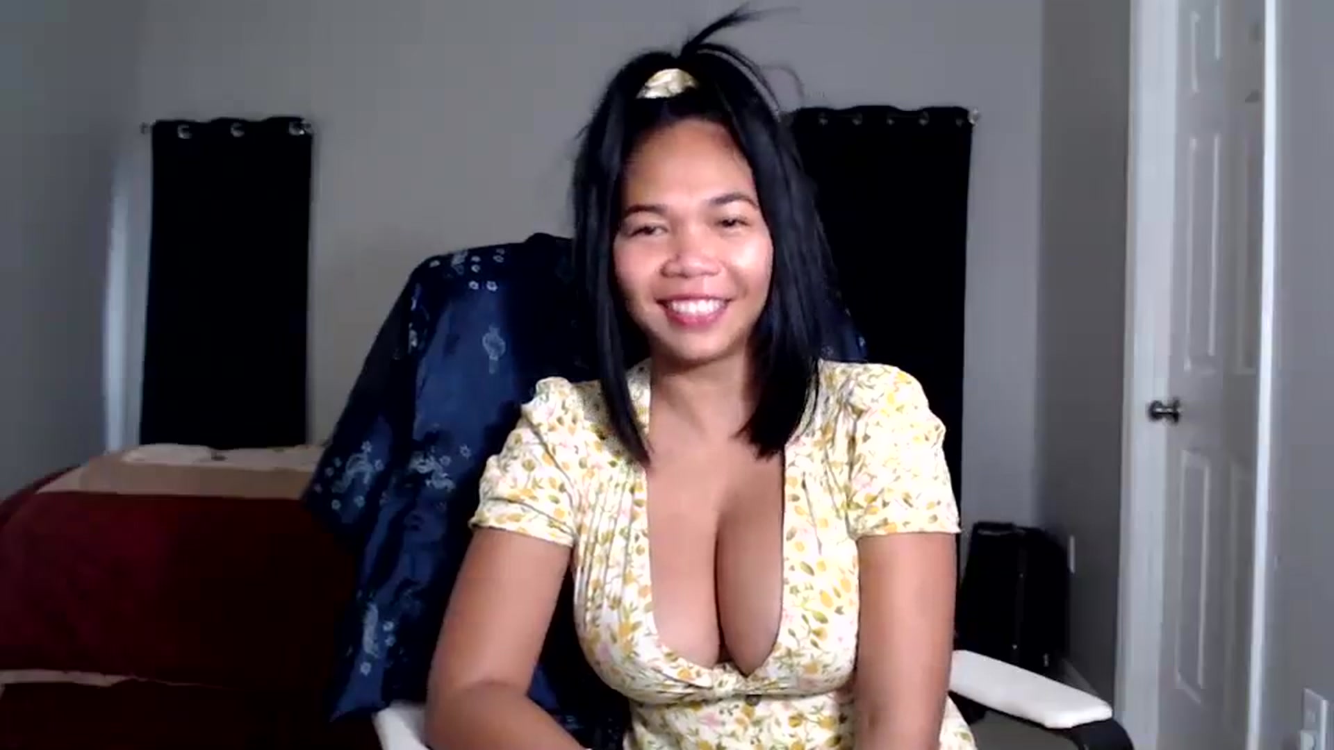 Gallery image thumbnail from Littlekai2025's myfreecams stream on, 07/05/2025, 21:23 image 11 of 20