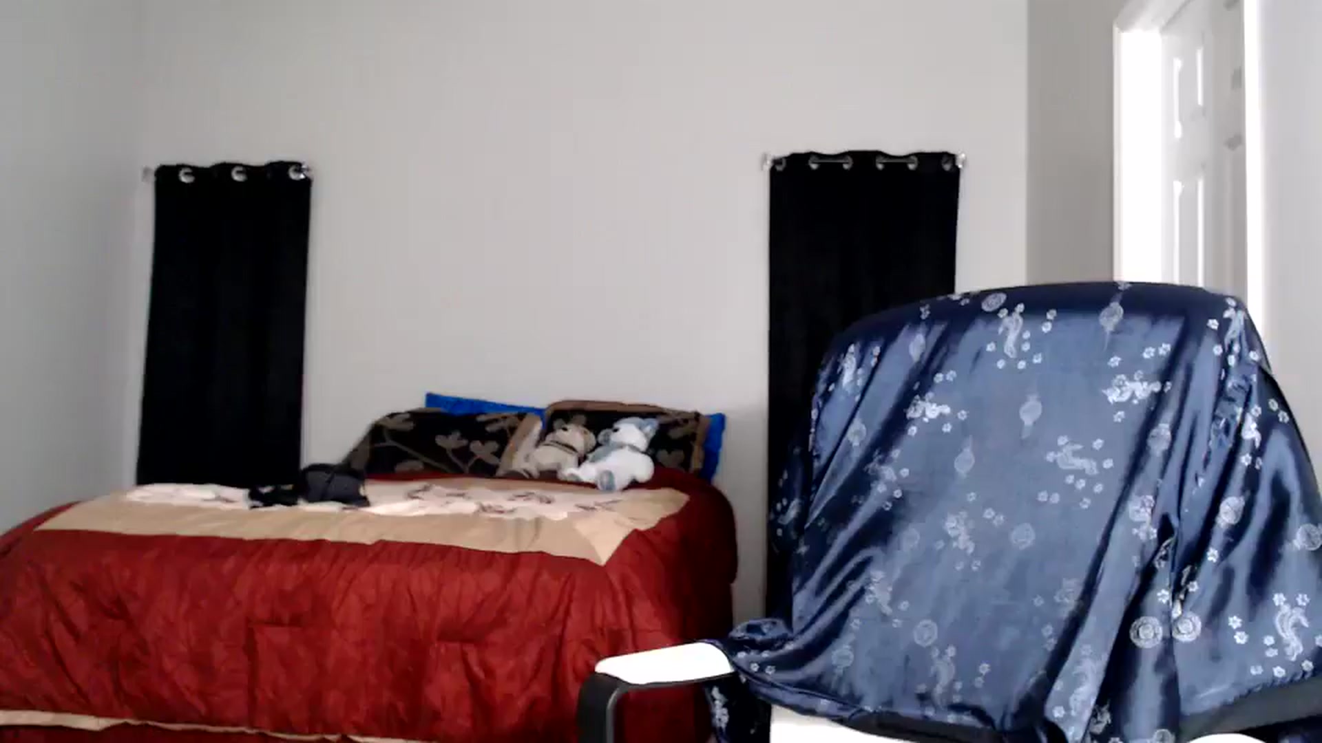 Gallery image thumbnail from Littlekai2025's myfreecams stream on, 07/06/2025, 24:19 image 16 of 20