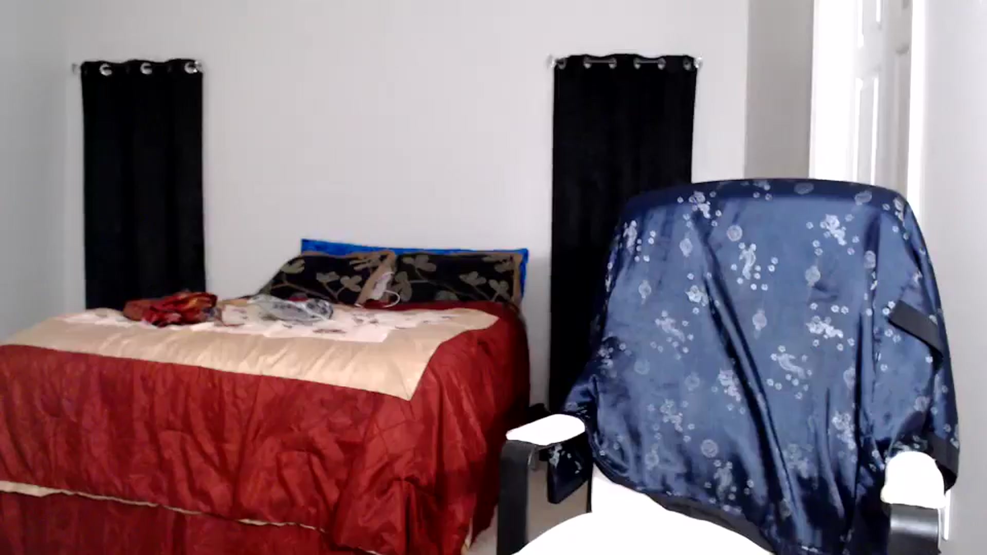 Gallery image thumbnail from Littlekai2025's myfreecams stream on, 07/07/2025, 03:55 image 11 of 20
