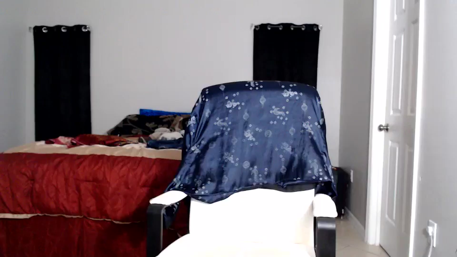 Gallery image thumbnail from Littlekai2025's myfreecams stream on, 07/08/2025, 03:31 image 18 of 20