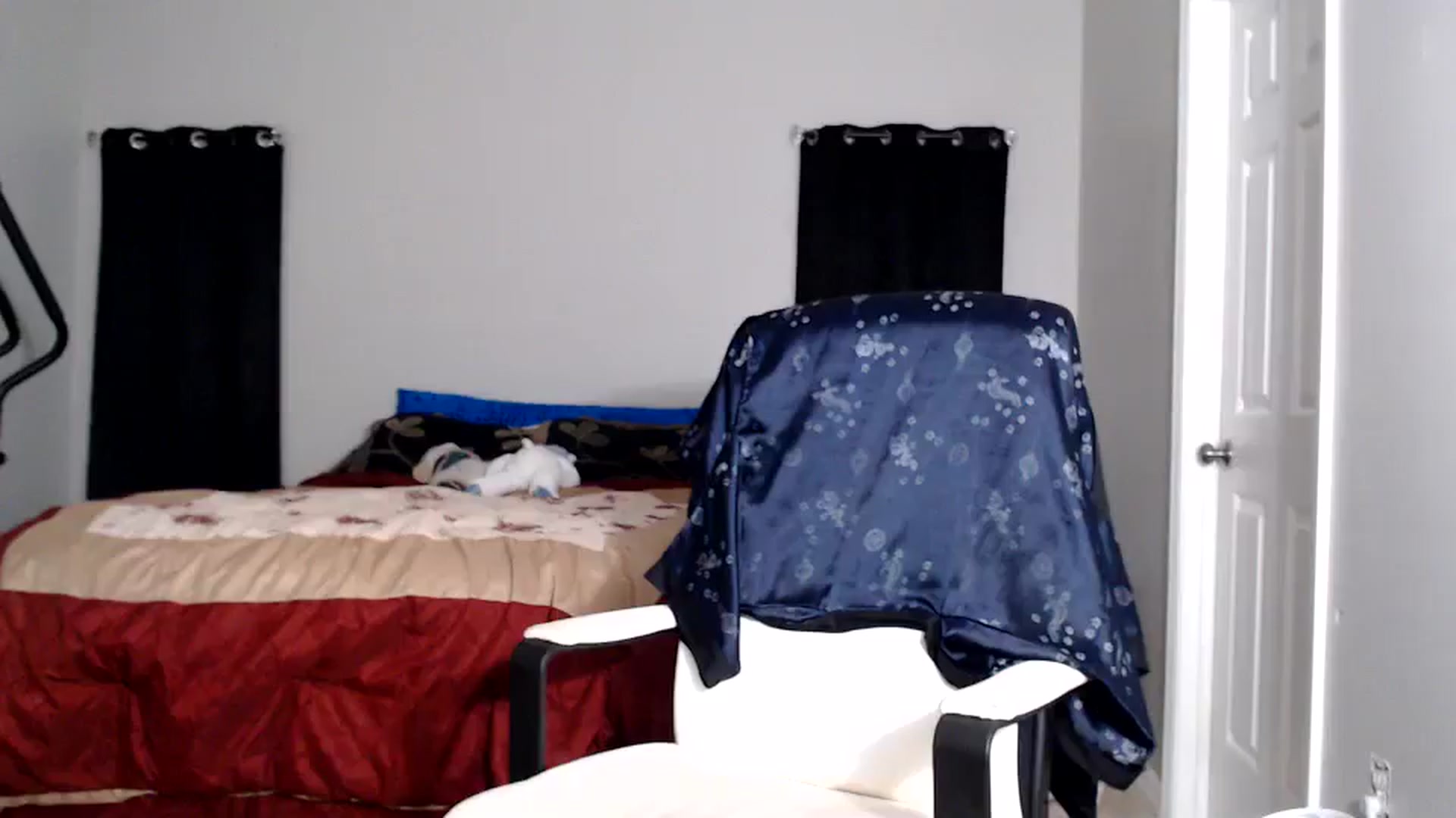 Gallery image thumbnail from Littlekai2025's myfreecams stream on, 08/03/2025, 04:57 image 17 of 20