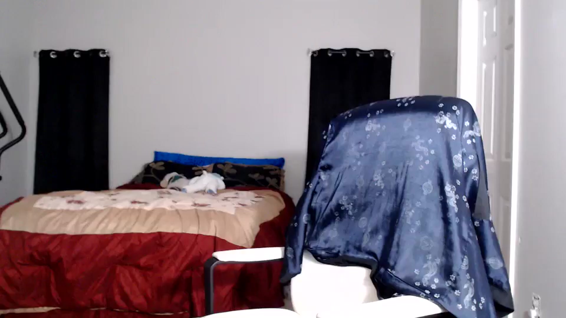 Gallery image thumbnail from Littlekai2025's myfreecams stream on, 08/03/2025, 04:57 image 8 of 20