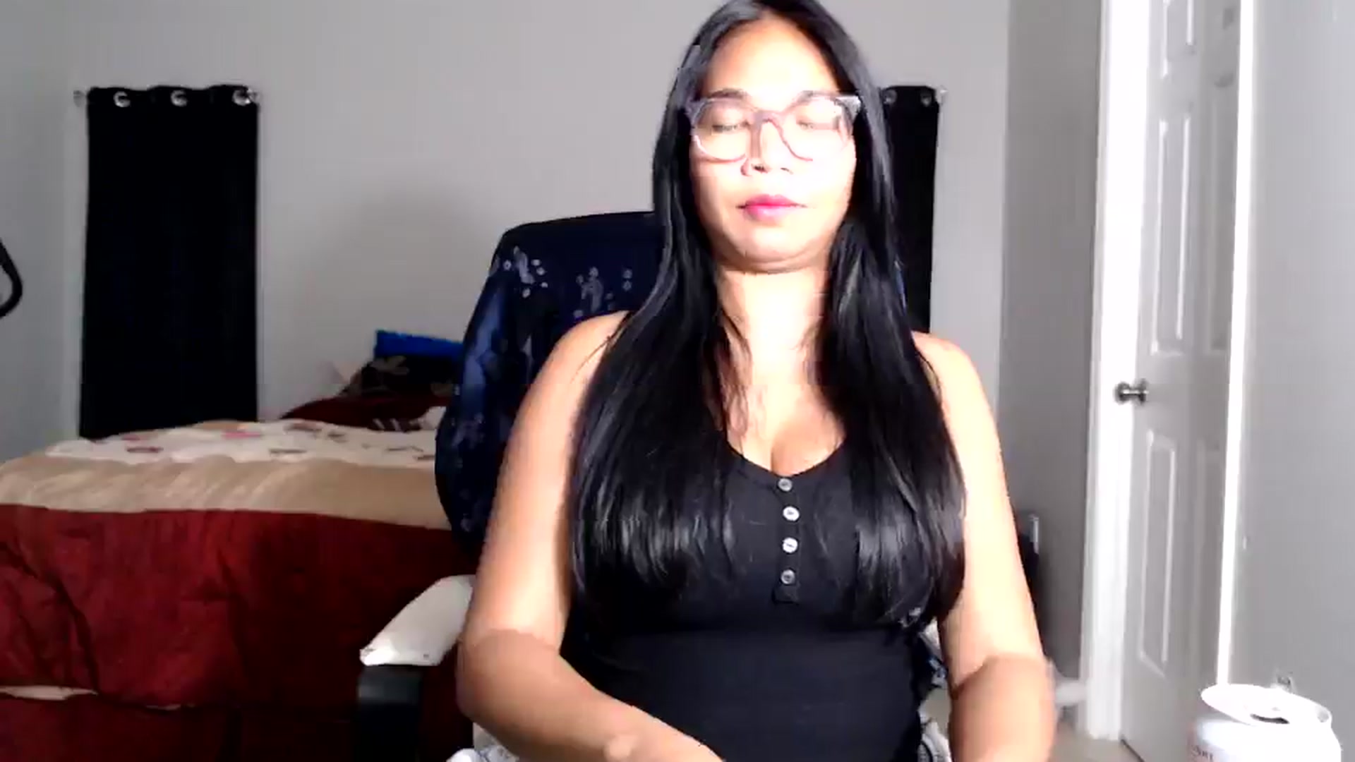 Gallery image thumbnail from Littlekai2025's myfreecams stream on, 08/04/2025, 05:10 image 6 of 20