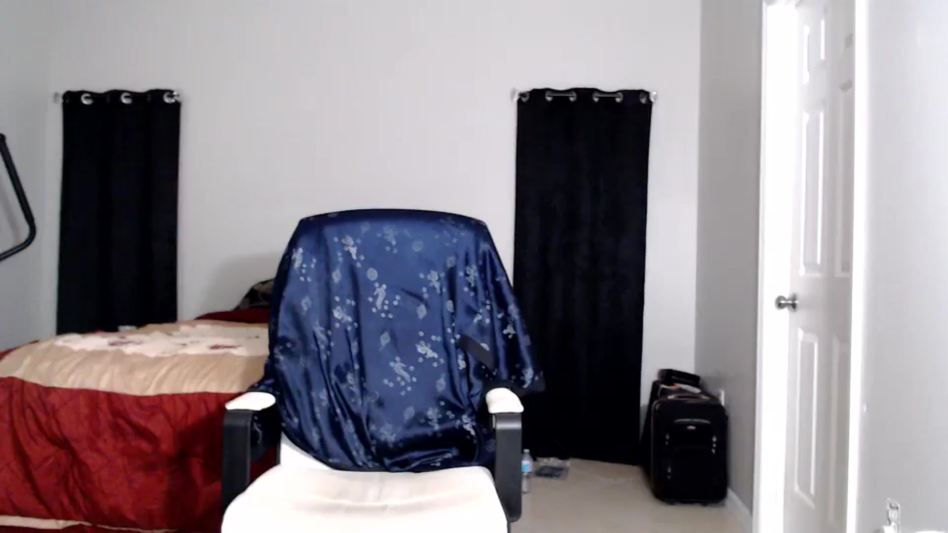 Gallery image thumbnail from Littlekai2025's myfreecams stream on, 08/13/2025, 04:44 image 9 of 20