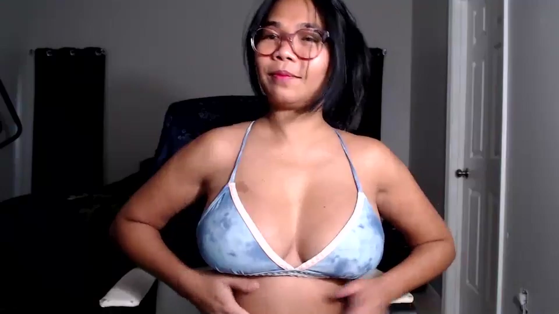 Gallery image thumbnail from Littlekai2025's myfreecams stream on, 08/18/2025, 24:04 image 11 of 20