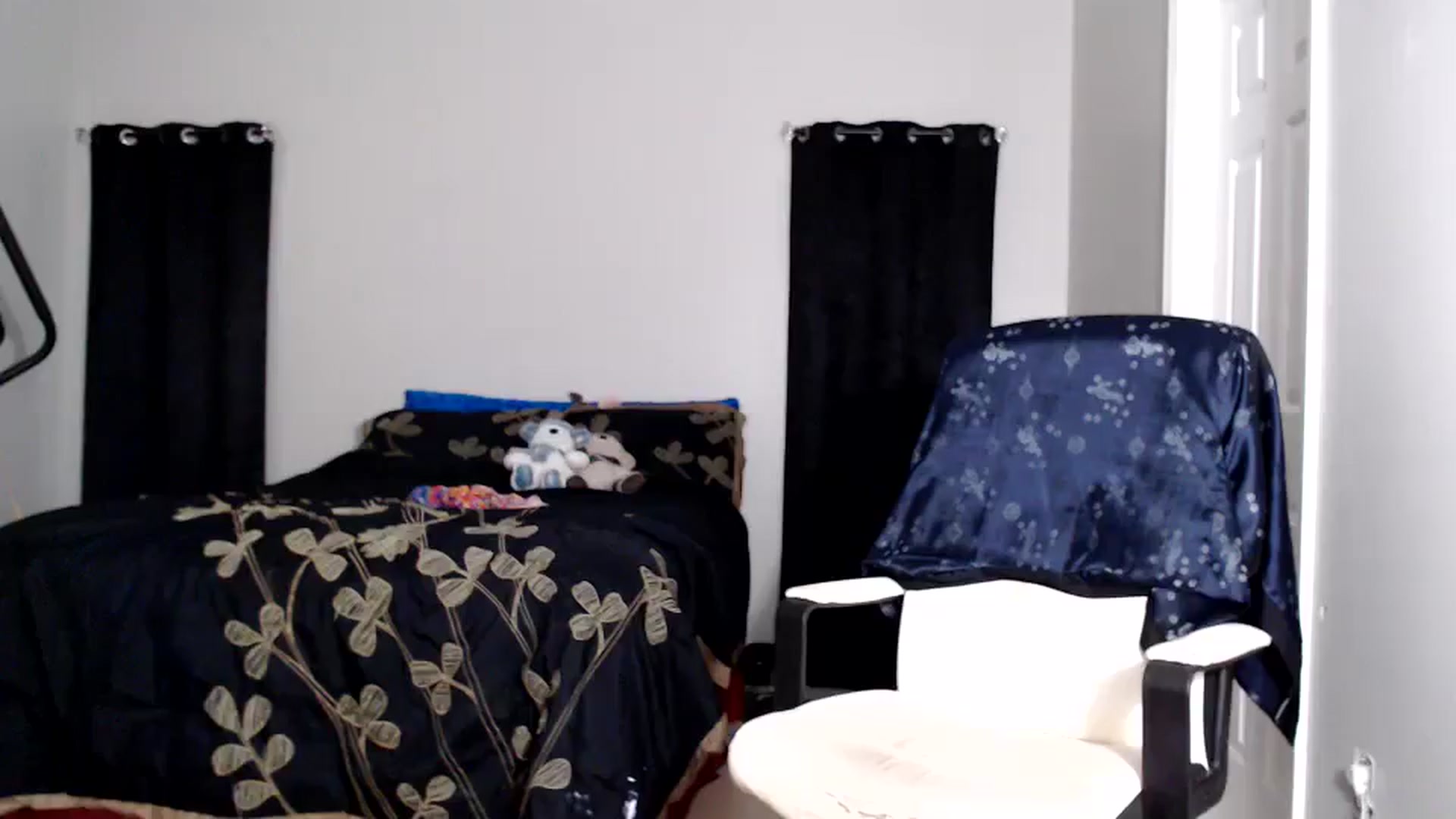 Gallery image thumbnail from Littlekai2025's myfreecams stream on, 08/18/2025, 24:04 image 19 of 20