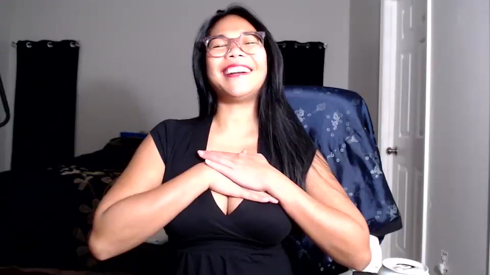 Gallery image thumbnail from Littlekai2025's myfreecams stream on, 08/26/2025, 04:30 image 18 of 20