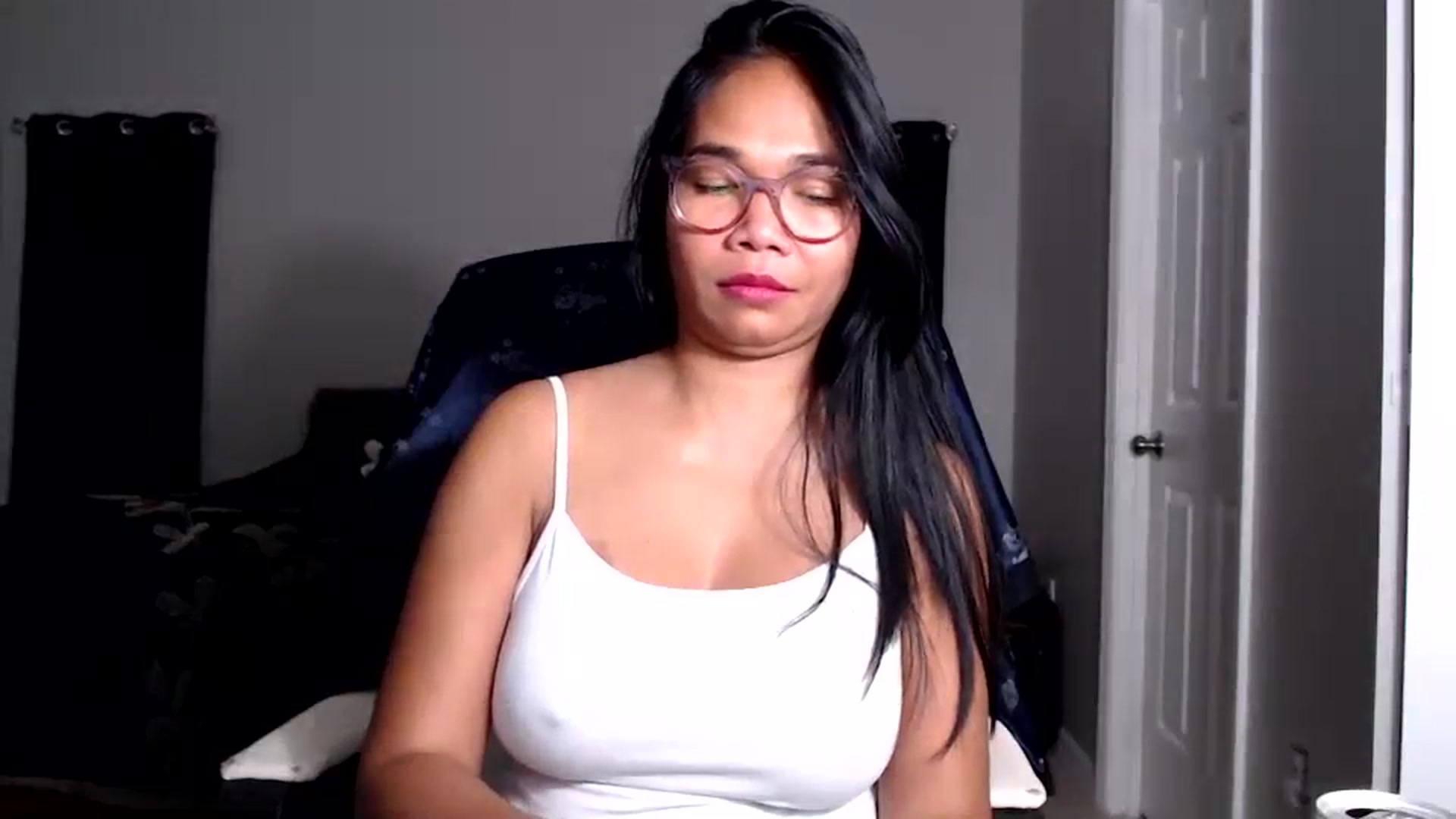Gallery image thumbnail from Littlekai2025's myfreecams stream on, 08/28/2025, 03:06 image 16 of 20