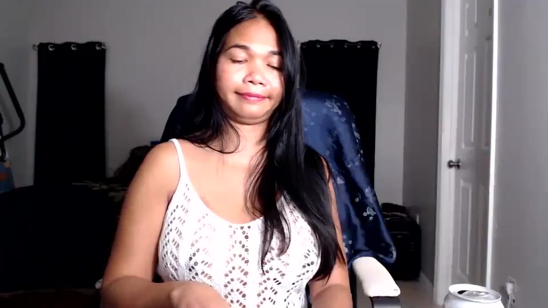 Gallery image thumbnail from Littlekai2025's myfreecams stream on, 08/30/2025, 04:43 image 19 of 20