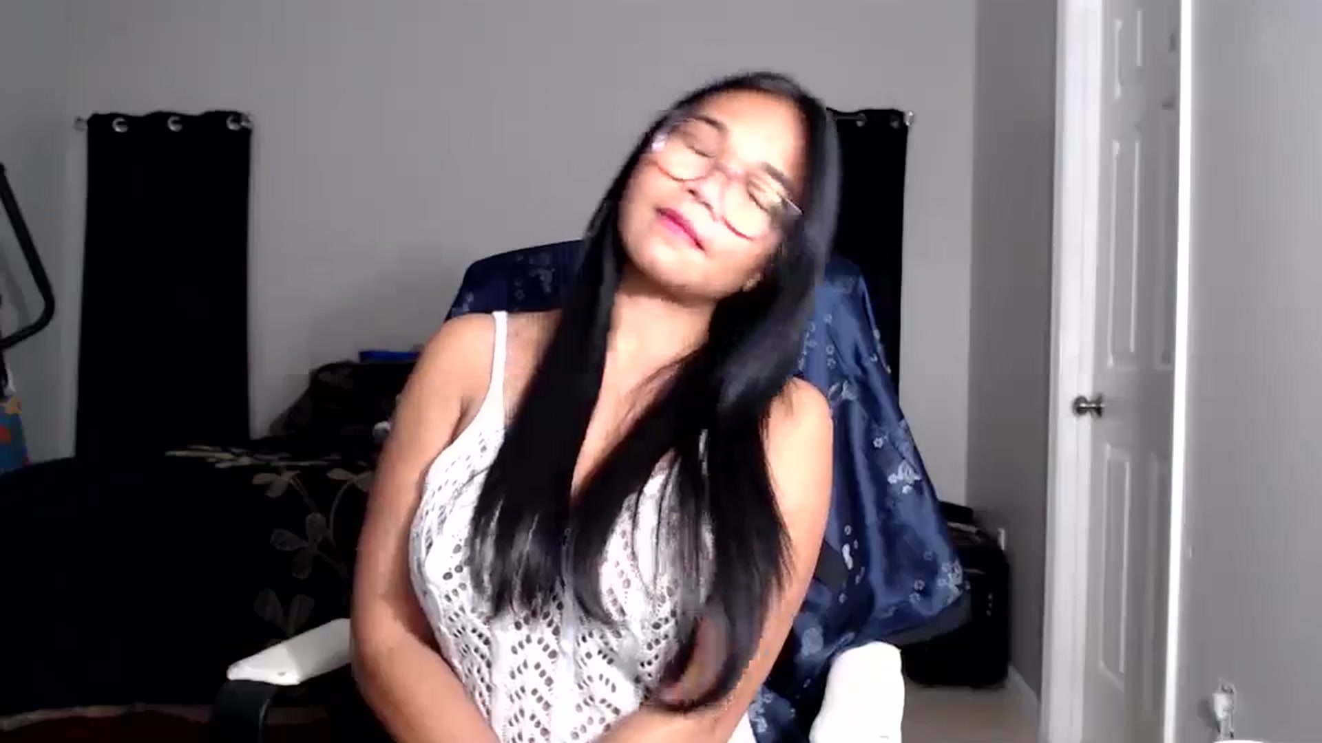 Gallery image thumbnail from Littlekai2025's myfreecams stream on, 08/30/2025, 04:43 image 4 of 20