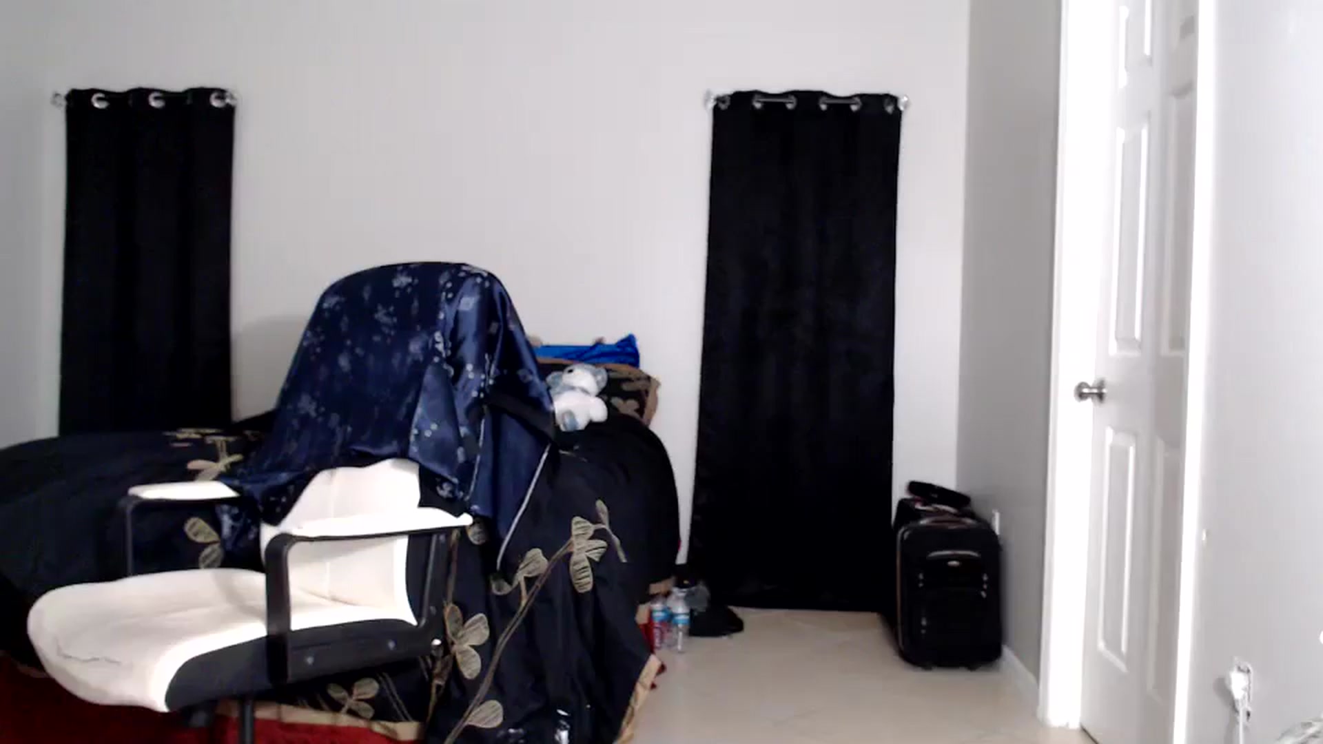 Gallery image thumbnail from Littlekai2025's myfreecams stream on, 09/07/2025, 03:10 image 7 of 20
