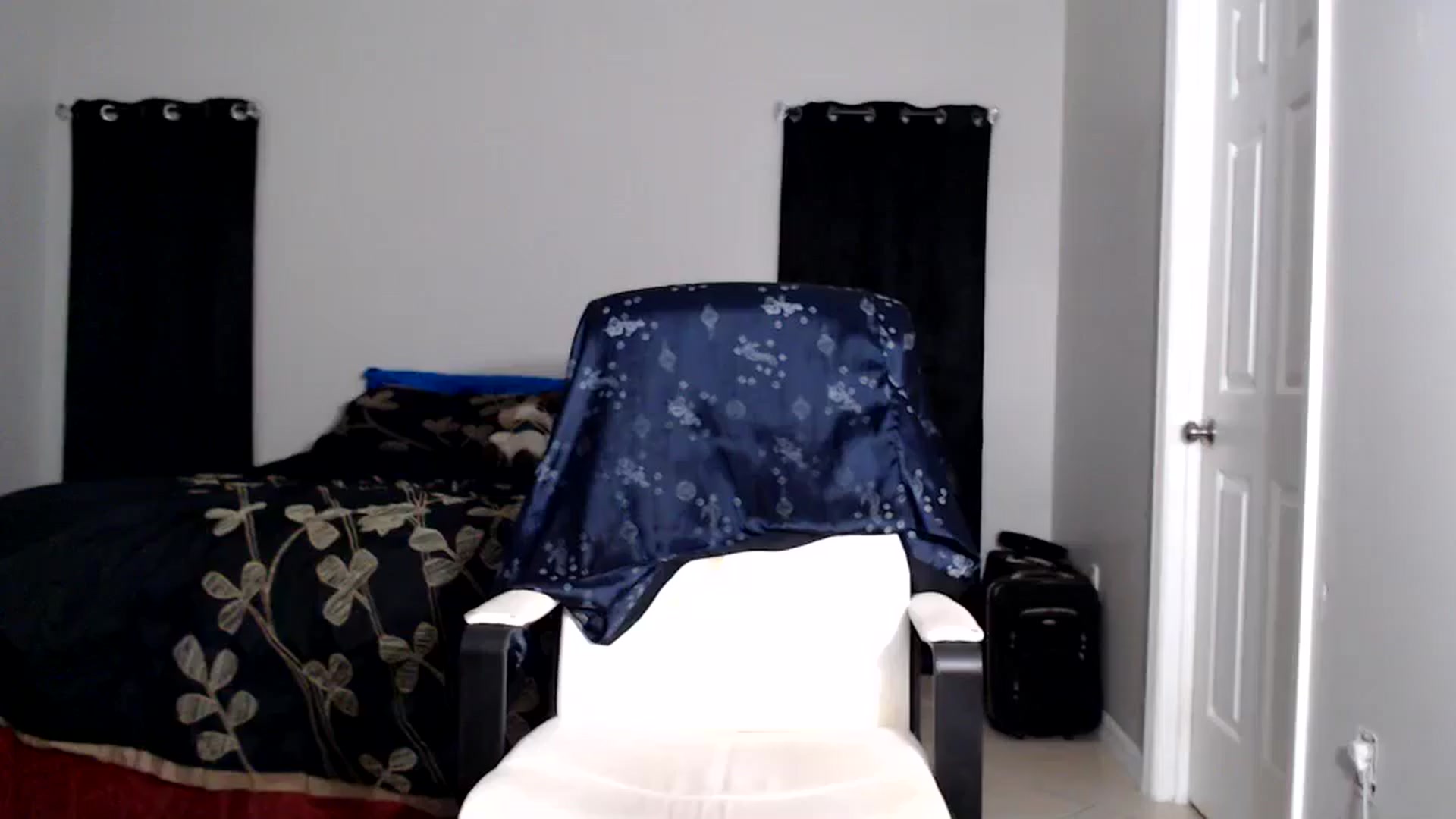 Gallery image thumbnail from Littlekai2025's myfreecams stream on, 09/07/2025, 03:10 image 3 of 20