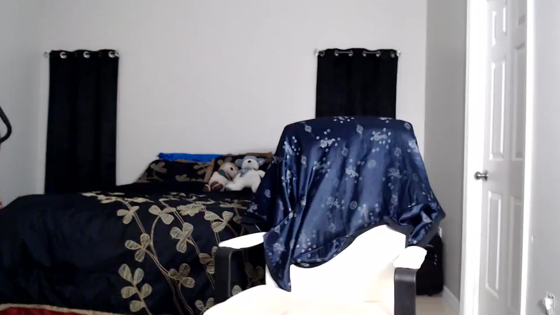Gallery image thumbnail from Littlekai2025's myfreecams stream on, 09/08/2025, 01:29 image 10 of 20