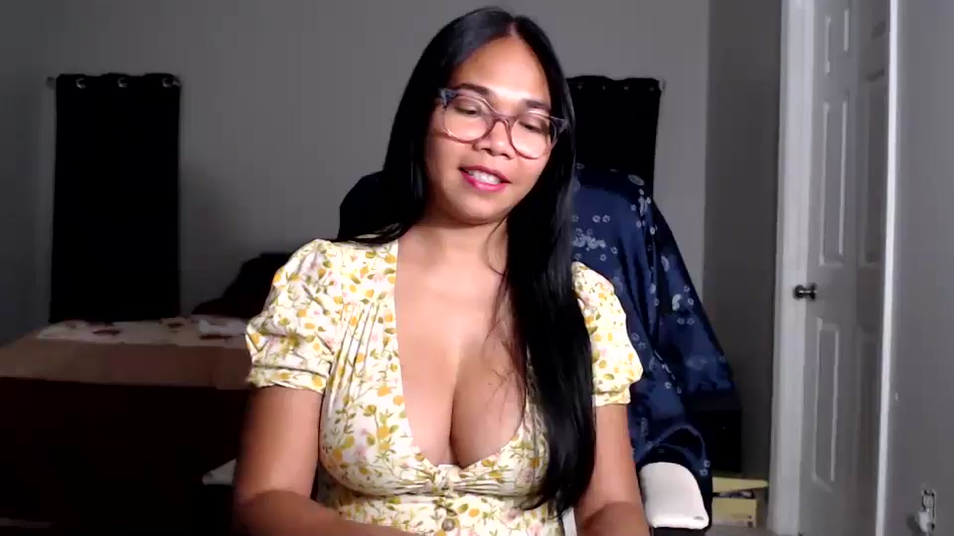 Gallery image thumbnail from Littlekai2025's myfreecams stream on, 10/05/2025, 01:25 image 8 of 20