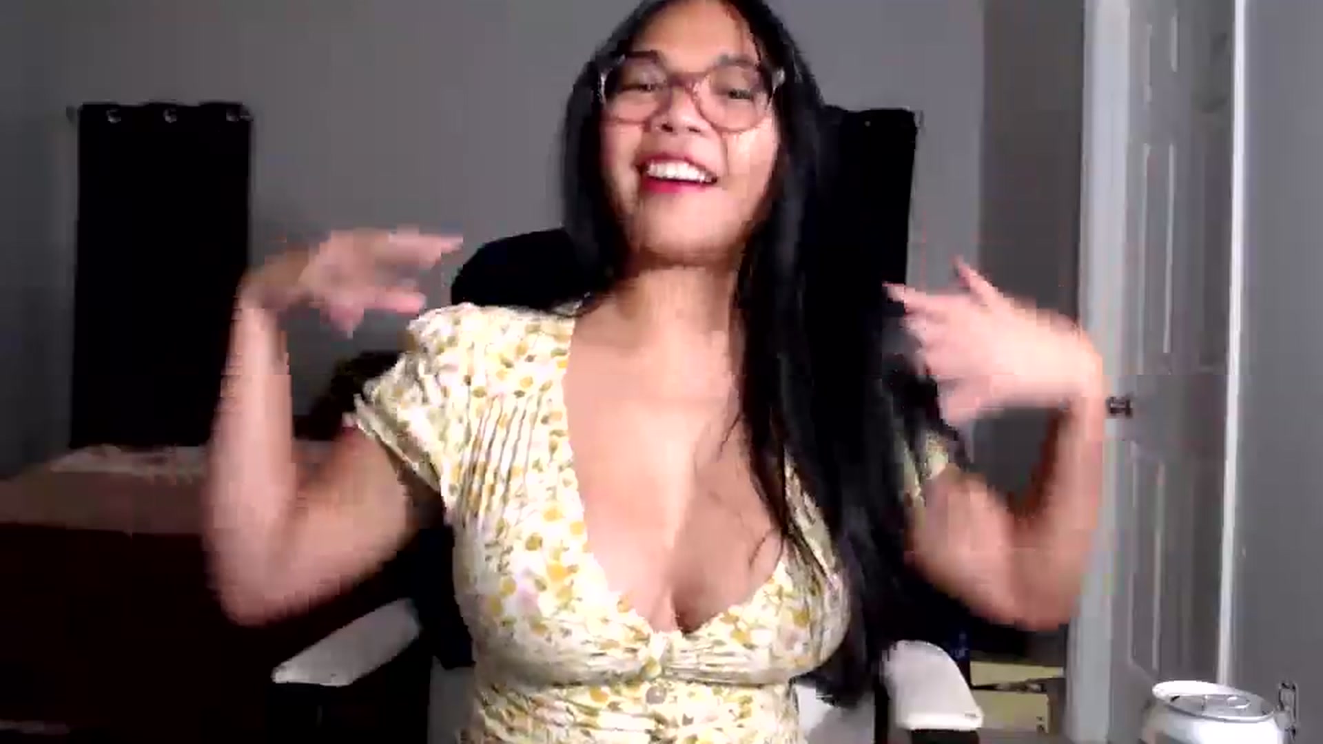 Gallery image thumbnail from Littlekai2025's myfreecams stream on, 10/05/2025, 01:25 image 13 of 20