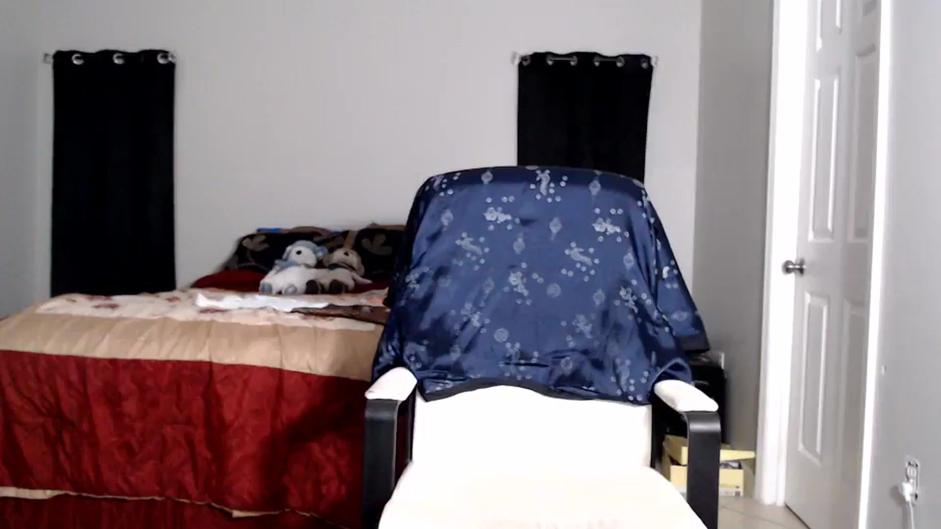 Gallery image thumbnail from Littlekai2025's myfreecams stream on, 10/05/2025, 01:25 image 7 of 20